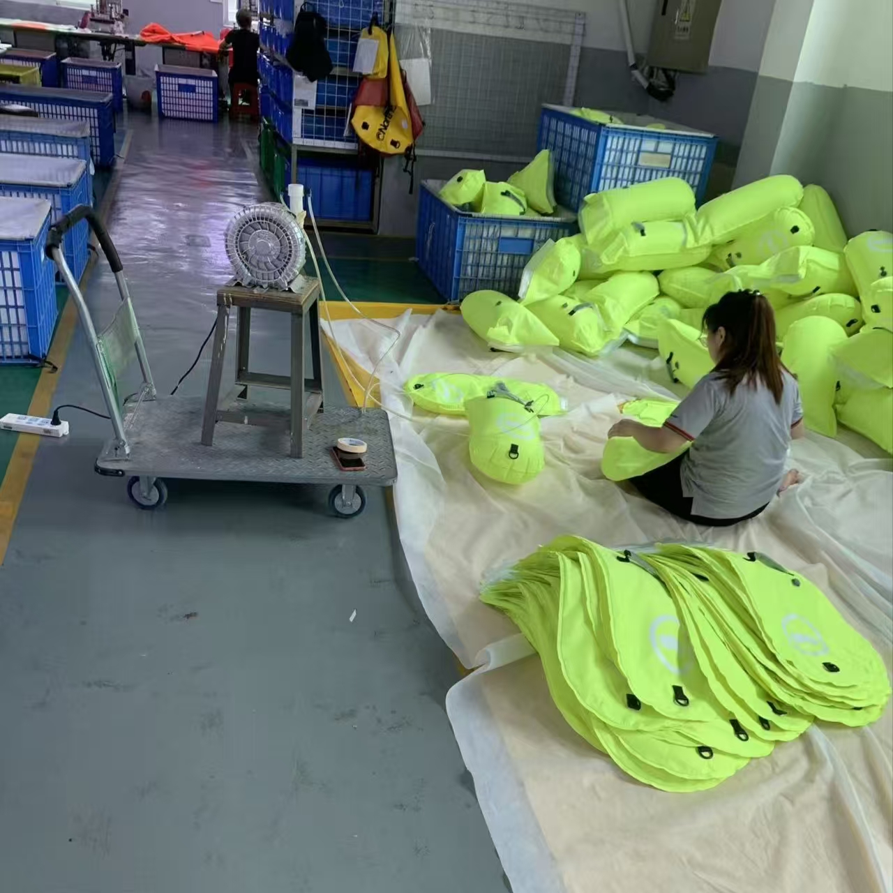 Chacun d'entre eux est gonflé : construction de bouées de natation haute visibilité à Sealock