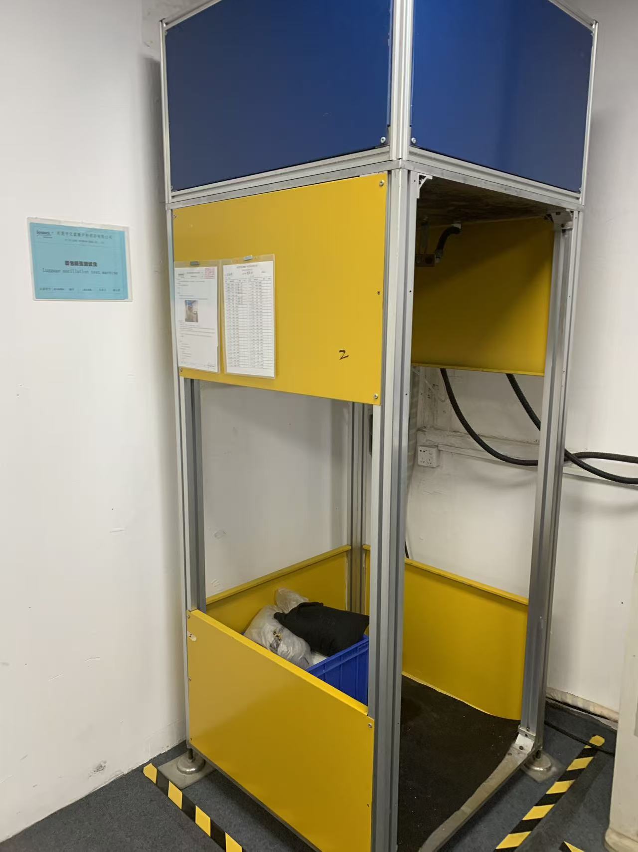 À l'intérieur du laboratoire Sealock : le testeur d'impact par oscillation des bagages (XE-I09BA)